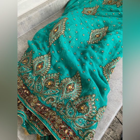 Beautiful 🤩 Saree - Picture 4 of 8